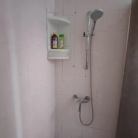 بيت ضيافة La Petite Maison Nimoise نيم